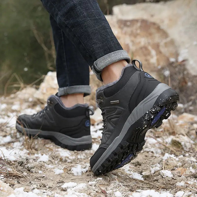 Men’s Winter Hiking Shoes with Plush Insulation and Lightweight Outdoor Comfort
